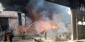 Kinh hãi cháy dữ dội ngay sát cây xăng ở Hải Phòng