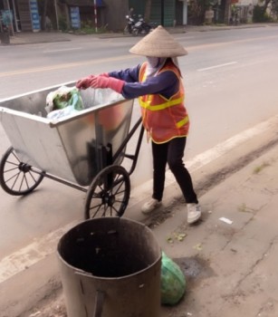 Phú Lương cần nhân rộng hình thức thu gom rác thải sinh hoạt bằng xe đẩy tay