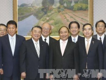 Thủ tướng Nguyễn Xuân Phúc hội kiến Chủ tịch Hạ viện Nhật Bản