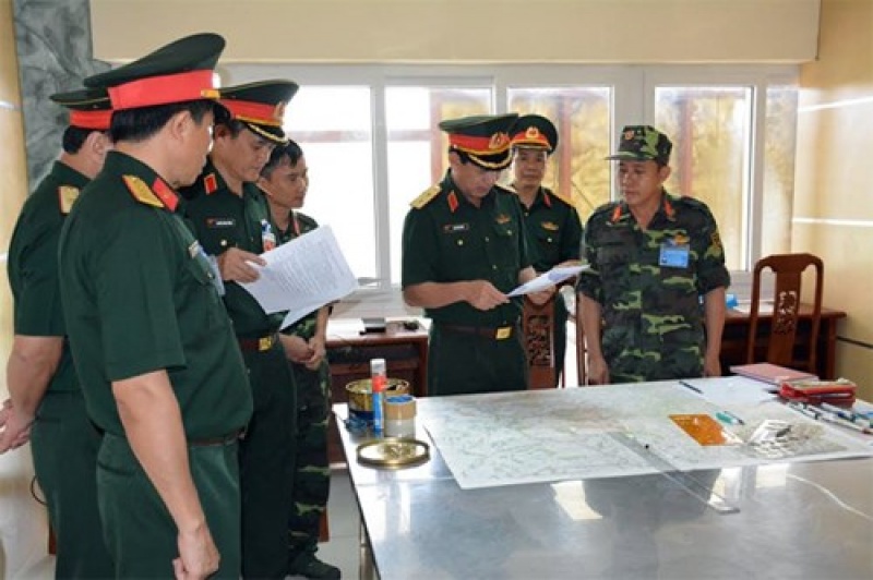 Trung tướng Phan Văn Giang kiểm tra Trung tâm huấn luyện quân sự Miếu Môn.
