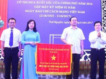 Đài Phát thanh - Truyền hình Thái Nguyên đón nhận Cờ Thi đua xuất sắc của Chính phủ