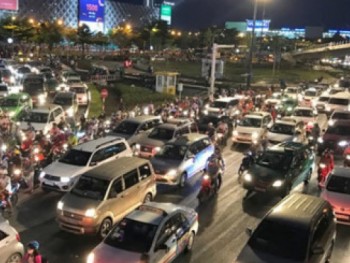 Giao thông hỗn loạn ở khu vực sân bay Tân Sơn Nhất