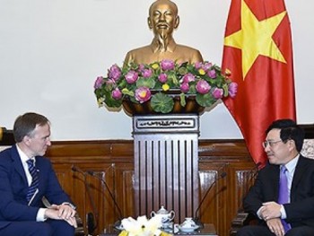 Phó Thủ tướng Phạm Bình Minh tiếp Quốc vụ khanh Bộ Ngoại giao Latvia