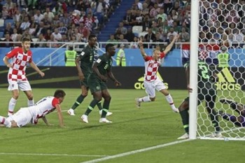 Bắn hạ “Đại bàng xanh” Nigeria, Croatia chiếm ngôi đầu bảng D