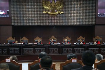 Đối thủ cáo buộc Tổng thống Indonesia dùng ngân sách để mua phiếu bầu