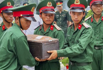 An táng 12 hài cốt liệt sỹ quân tình nguyện Việt Nam hy sinh tại Lào