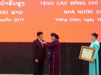 Đảng, Nhà nước Việt Nam trao tặng Huân chương cho Lãnh đạo cấp cao Lào