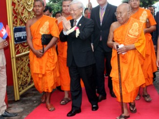 Tổng Bí thư Nguyễn Phú Trọng thăm các vị Đại Tăng thống Campuchia