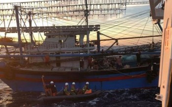 Tiếp tục tìm kiếm 9 ngư dân Nghệ An mất tích trên biển