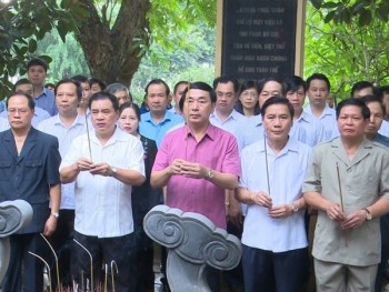 Lãnh đạo tỉnh dâng hương tại Đền Đội Cấn nhân Kỷ niệm 100 năm khởi nghĩa Thái Nguyên