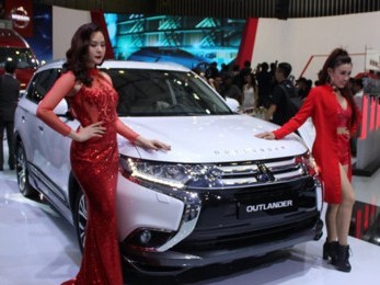 Mitsubishi Outlander chạy đua giảm 220 triệu đồng