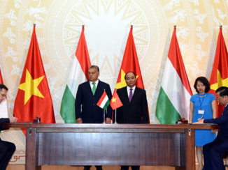 Thủ tướng Nguyễn Xuân Phúc hội đàm với Thủ tướng Hungary