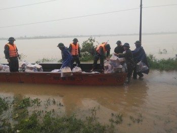 Hà Tĩnh: Hơn 700 cán bộ, chiến sĩ, dân quân tự vệ tham gia ứng phó với mưa lũ tại huyện Hương Khê