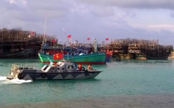 34 tàu cá đã vào âu tàu đảo Song Tử Tây tránh áp thấp nhiệt đới