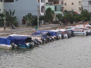 Dừng hoạt động đưa đón du khách bằng ca nô trên Vịnh Nha Trang
