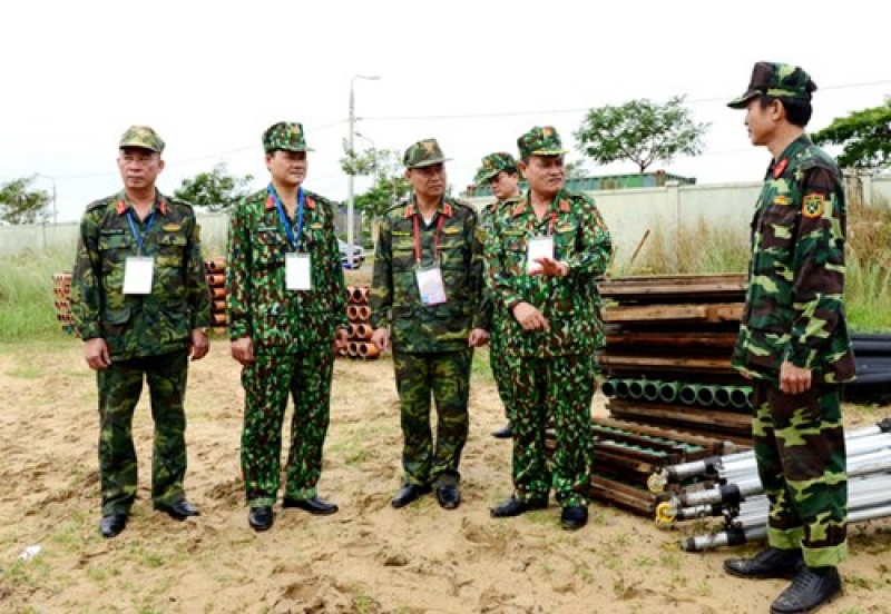 Thượng tướng Nguyễn Phương Nam kiểm tra các lực lượng tham gia bảo vệ an ninh Tuần lễ cấp cao APEC