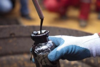 Thử giải mã “nghịch lý” giá dầu thế giới?