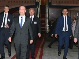 Thủ tướng LB Nga Dmitry Medvedev bắt đầu thăm chính thức Việt Nam