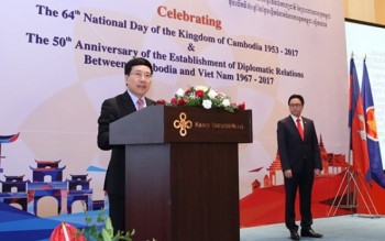 Lãnh đạo Việt Nam dự kỷ niệm lần thứ 64 Quốc khánh Campuchia