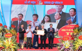 Công ty Cổ phần đầu tư xây dựng và Khai thác Khoáng sản Thăng Long đón nhận Bằng khen của Thủ tướng Chính phủ