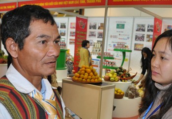 Gặp già làng của dân tộc ít người nhất Việt Nam tại Đại hội VII
