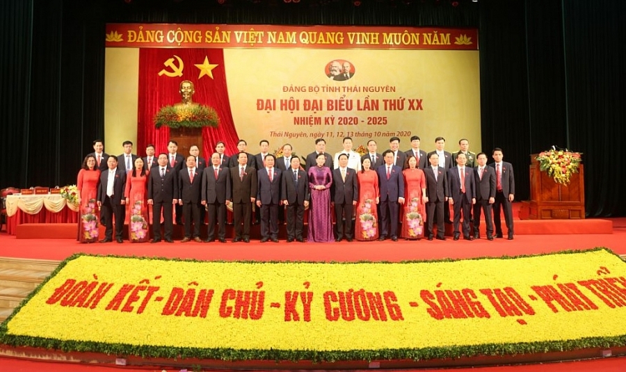 [Photo] Các đoàn đại biểu chụp ảnh lưu niệm tại Đại hội Đại biểu Đảng bộ tỉnh lần thứ XX