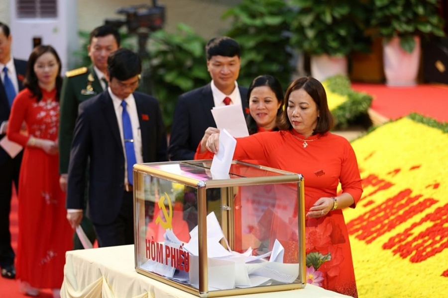 [Photo] Đại hội XX: Các Đoàn đại biểu bỏ phiếu bầu nhân sự