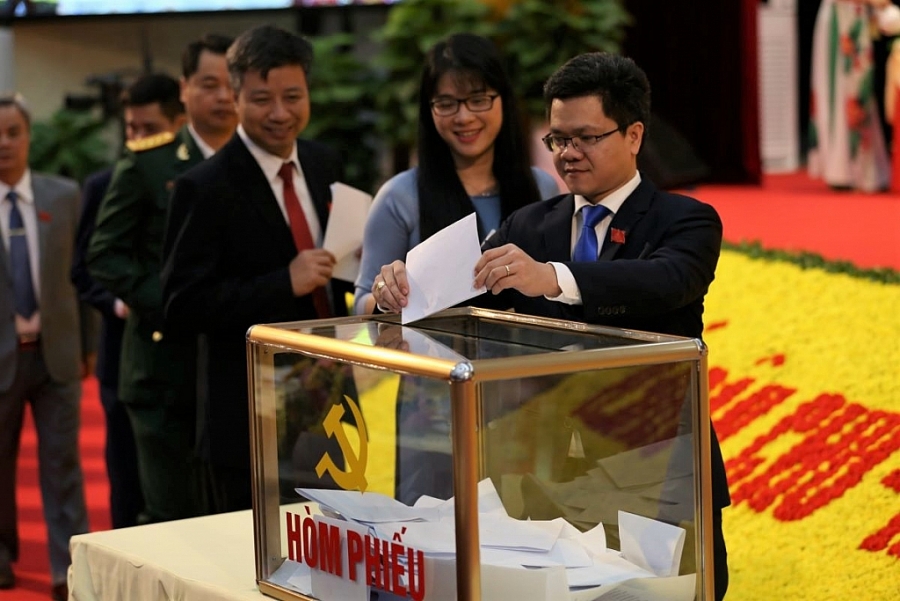 [Photo] Đại hội XX: Các Đoàn đại biểu bỏ phiếu bầu nhân sự