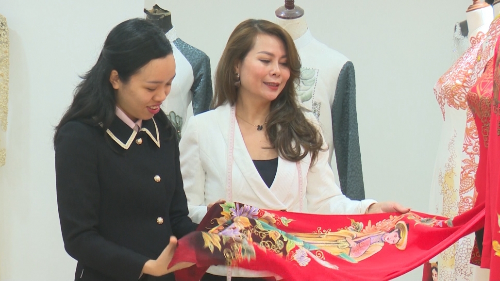 Tâm huyết và phát huy giá trị tà áo dài Việt Nam