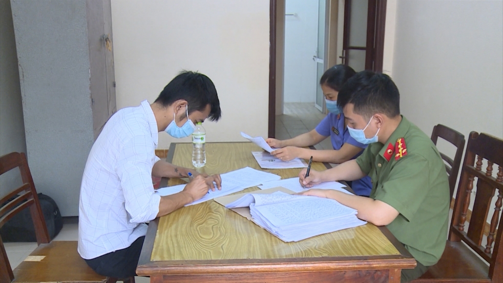Bắt giam đối tượng “Tổ chức cho người khác ở lại Việt Nam trái phép”