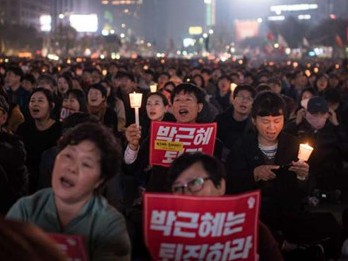 Biểu tình rầm rộ ở Hàn Quốc phản đối Tổng thống Park Geun-hye