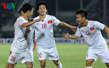 Thể thao 24h: ĐT Việt Nam kém Thái Lan 9 bậc trên BXH FIFA tháng 2