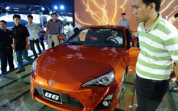 Ô tô giảm giá trăm triệu đồng: Năm mới khách Việt háo hức mua xe