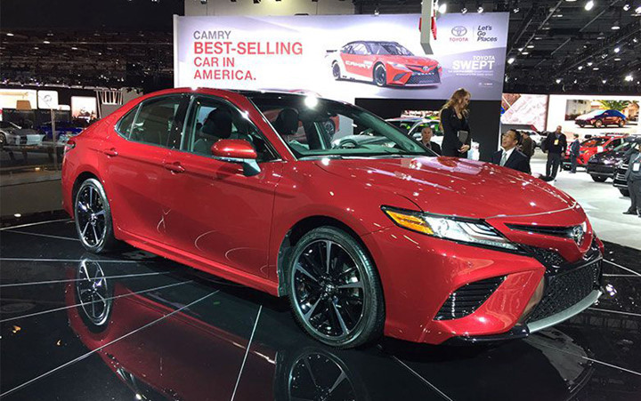 mau xe toyota camry 2018 hoan toan moi co gi hay