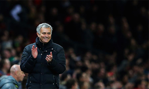 Mourinho: CĐV Man Utd cuồng nhiệt hơn Chelsea