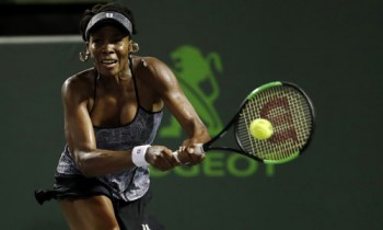 Đánh bại Kerber, Venus Williams vào bán kết Miami