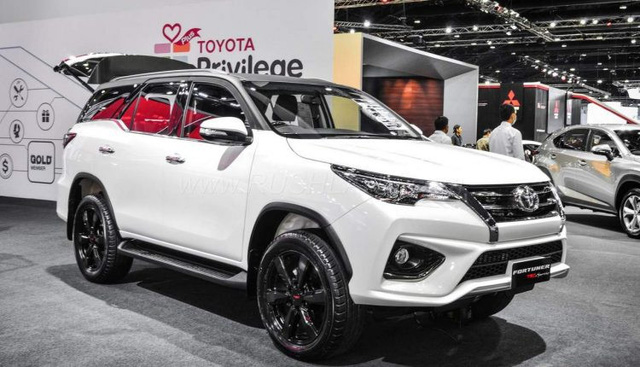 Toyota Fortuner 2017 TRD Sportivo ra mắt có gì mới?