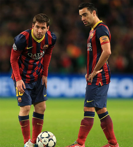 Xavi: 'Barca sẽ mắc sai lầm lịch sử nếu không gia hạn với Messi'