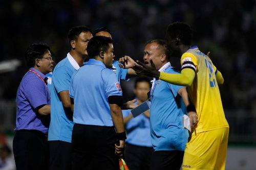 vpf tuyen bo se thue trong tai ngoai dieu hanh v league