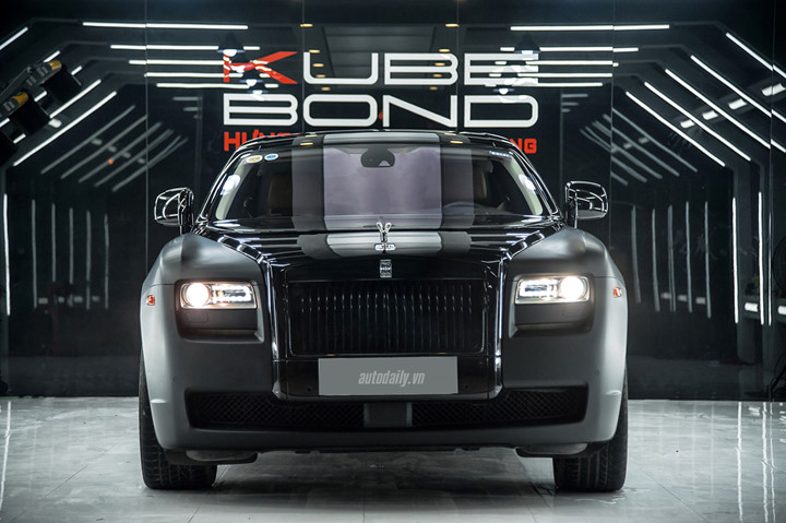 Ảnh Rolls-Royce Ghost mang phong cách Black Badge duy nhất tại Hà Nội
