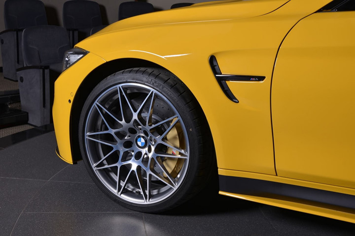an tuong voi bmw m4 coupe speed yellow mau vang tuyet dep