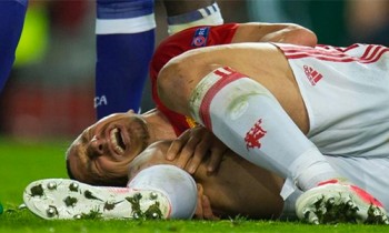 Ibrahimovic tìm đến 'phù thuỷ' chữa đầu gối để cứu vãn sự nghiệp