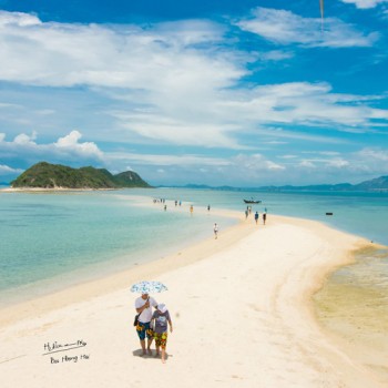 Ba con đường cho khách đi bộ giữa biển ở Việt Nam