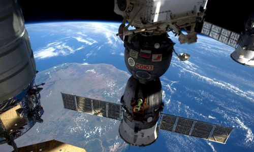 Phi hành gia đi bộ khẩn cấp ra không gian sửa chữa trạm ISS