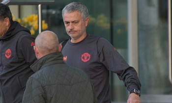 Mourinho tiếp tục ở khách sạn, không mua nhà tại Manchester