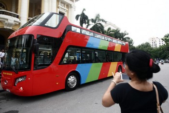 Trải nghiệm chuyến xe bus mui trần hai tầng đầu tiên tại Hà Nội