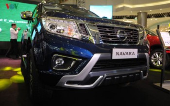 Các hãng xe giảm giá, Nissan Việt Nam lại tăng giá mẫu bán tải Navara