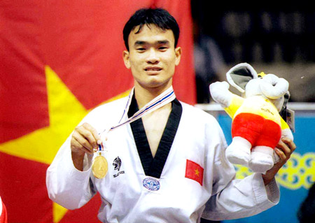 Nhà vô địch Asiad Hồ Nhất Thống: “Flores và các võ sư Việt như người lớn đấu với trẻ con”