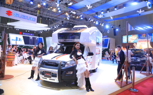 Isuzu giới thiệu các dòng xe đa dụng tại Triển lãm Ô tô Việt Nam 2017