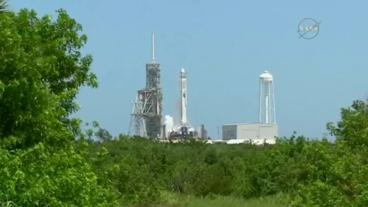 SpaceX phóng tàu vũ trụ mang 2,9 tấn hàng lên ISS